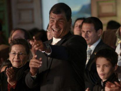 Rafael Correa arrasa en las elecciones presidenciales de Ecuador