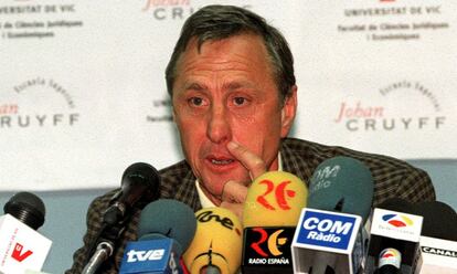 Johan Cruyff, en roda de premsa l'any 2000.