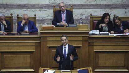 Kyriakos Mitsotakis, durante su intervención en el Parlamento griego, este sábado.