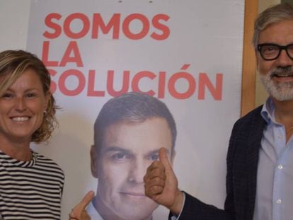 Montse Mínguez y Félix Larrosa, en la sede del PSC de Lleida.