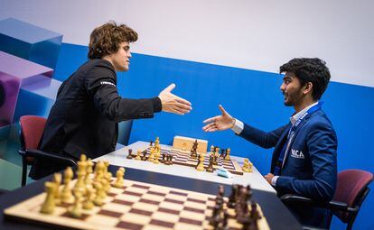 Carlsen y Gukesh sellan su empate con un apretón de manos, hoy en Wijk aan Zee