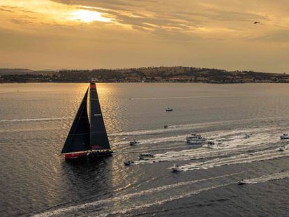 El supermaxi 'Comanche' ganador de la 75º edición de la Rolex Sydney Hobar a su llegada a la meta.