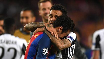 Alves consola Neymar.