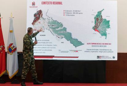 El general Juan Carlos Correa durante una rueda de prensa para aclarar los hechos desarrollados durante una operación en Putumayo. Bogotá, 6 de abril de 2022
