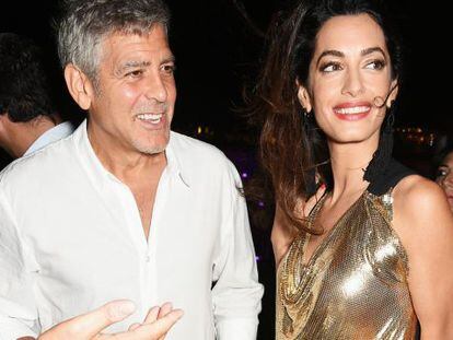 George Clooney y su mujer Amal Clooney en la fiesta del lanzamiento de su tequila Casamigos, en Ibiza.