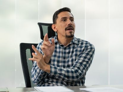 Geovani Melendres, director del Insituto Nacional para Sordos (INSOR), en el occidente de Bogotá, el 18 de octubre de 2022.