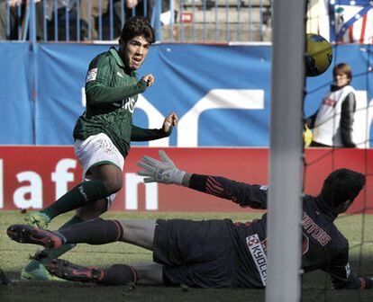 Pozuelo marca el primer gol del Betis.