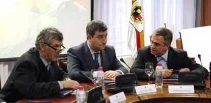 Ángel María Villar, presidente de la federación; Miguel Cardenal, secretario de Estado para el deporte; y José Luis Astiazarán, presidente de la Liga, hoy.