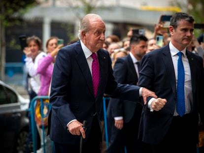 Juan Carlos I, a su llegada a la iglesia de San Francisco de Borja en Madrid, el 6 de abril.