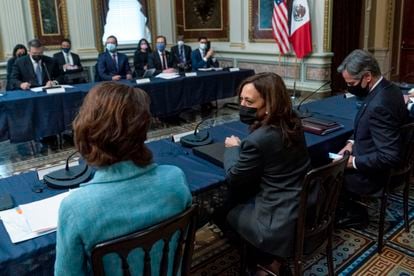 La vicepresidenta de Estados Unidos, Kamala Harris, preside el Diálogo Económico de Alto Nivel, en Washington.