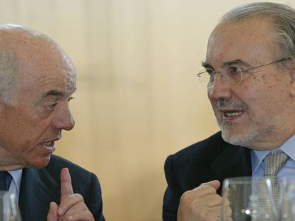 Francisco González, ex presidente de BBVA, junto con Pedro Solbes, ex vicepresidente del Gobierno. 