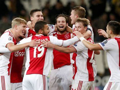 Los jugadores del Ajax celebran un triunfo en la Champions. 