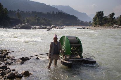 Madhav Prasad, del distrito de Nuwakot – a 70 kms de Katmandú – es uno de los agricultores beneficiarios de este proyecto piloto en Nepal, con el apoyo de gobiernos y ONG.