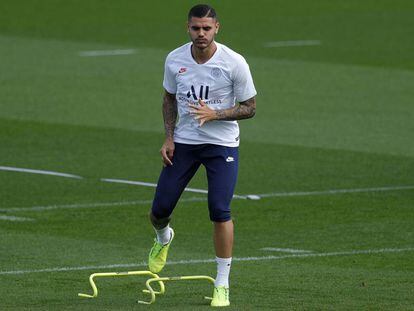 Icardi, durante el entrenamiento del PSG el martes.