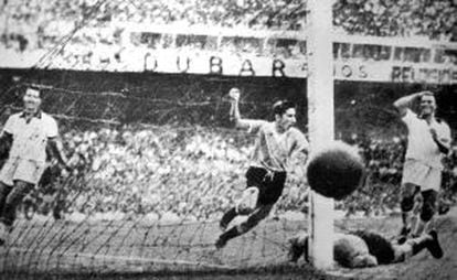 Ghiggia anota en gol ganador de la final de Brasil 1950.