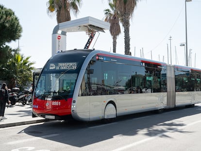 Endesa X se involucró en la instalación del primer cargador ultrarrápido de 500 kilovatios (kW) para pantógrafo estándar en Barcelona. Desde entonces ha desplegado más de 280 puntos de recarga para e-Bus en la ciudad.