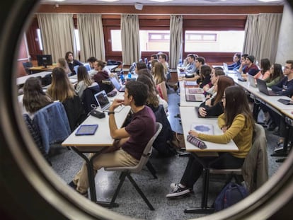 Estudiantes de la facultad de Derecho en la Universidad de Valencia.