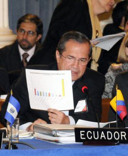 El canciller de Ecuador, Ricardo Patiño, durante su intervención en la Asamblea Extraordinaria de la OEA.