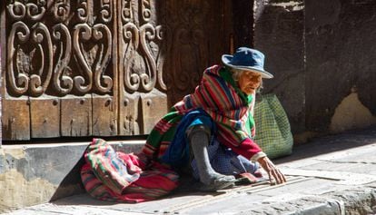 Subir escaleras, en las alturas andinas, no es tarea fácil para quien no está acostumbrado. Los pobladores de estos lugares lo hacen sin problema alguno y la capacidad de vivir en un medio con menos oxígeno se mantiene incluso hasta edades avanzadas.