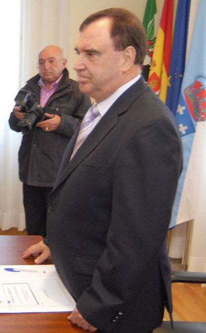 Juli&aacute;n Lucas, alcalde dimisionario de Cesuras.
