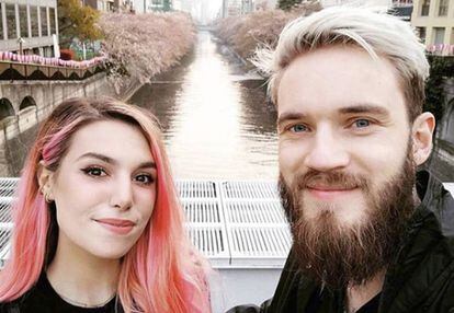 Pewdiepie y su pareja Marzia en abril. 