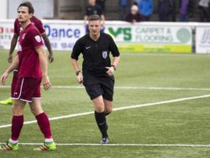 El &aacute;rbitro Ryan Atkin en un partido en Inglaterra.