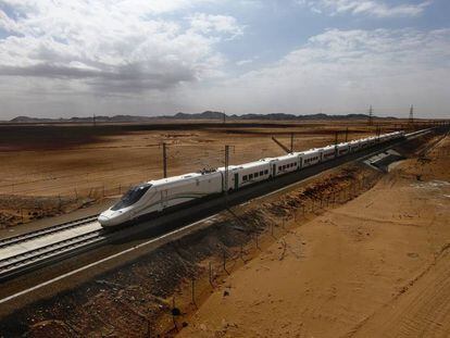 Una AVE Talgo de la línea Medina-La Meca.