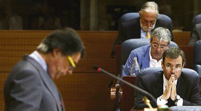 Ignacio Gonz&aacute;lez, en el &uacute;ltimo debate del estado de la regi&oacute;n en la Asamblea de Madrid, con Tom&aacute;s G&oacute;mez, Gregorio Gordo y Luis de Velasco en sus esca&ntilde;os.