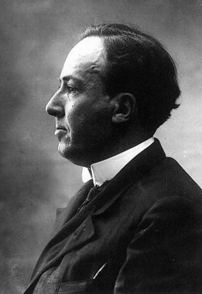 El poeta Antonio Machado fotografiado quizá en 1927.