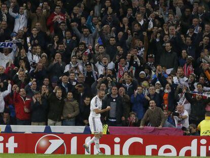 Benzema celebra su gol al Liverpool