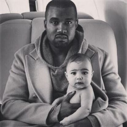 Kanye West y su hija North West (la madre es Kim Kardashian), en una foto de Instagram.