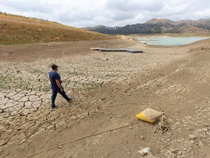 Pantano de La Viñuela (Malaga), que se encuentra al 12% de su capacidad. Si la lluvia no lo remedia puede ser declarado embalse muerto.