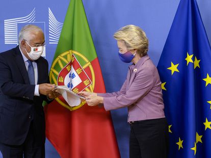 El primer ministro portugués Costa y la presidenta de la Comisión Von der Leyen, en octubre en Bruselas.
