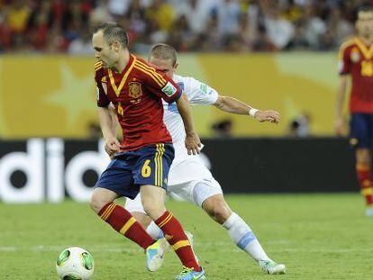 Andrés Iniesta durante un momento del partido contra Uruguay.