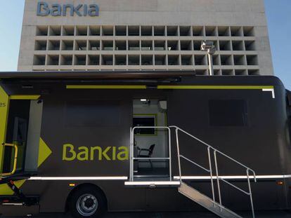 Uno de los ofibuses de Bankia. 