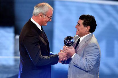 Claudio Ranieri gana el premio FIFA The Best al mejor entrenador.