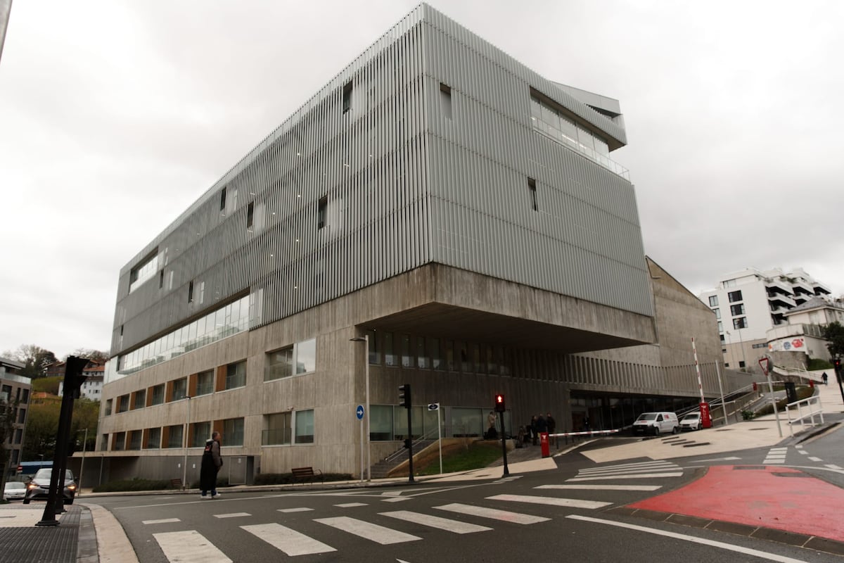 La Ertzaintza investiga dos chats con contenido sexual y vejatorio con un millar de menores de San Sebastián implicados | Sociedad
