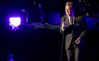 Luis Miguel canta durante el primer concierto del festival Starlite de Marbella, el 11 de julio de 2018.