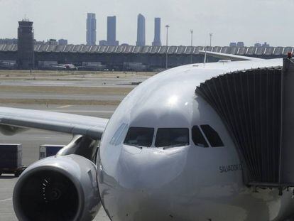 Avión A350 de Iberia en el aeropuerto madrileño de Barajas.