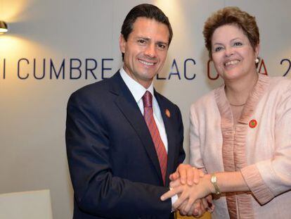 Enrique Pe&ntilde;a Nieto y Dilma Rousseff en una reuni&oacute;n de trabajo en la Celac
 
