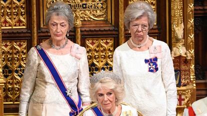 La reina Camila, junto a Fortune FitzRoy y Susan Hussey, el 13 de noviembre de 2019 en el acto de apertura del Parlamento británico.