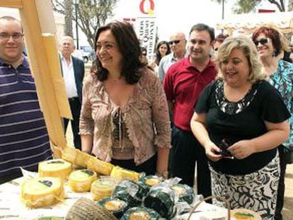 Moreno y Aguilera, en la feria de quesos de Salobreña.  