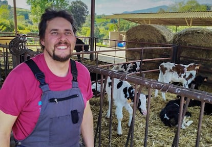 Valentí Roger, a la seva granja de Cardedeu.