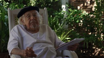 The poet Ernesto Cardenal in a scene from the documentary 'Ernesto en la Tierra'.