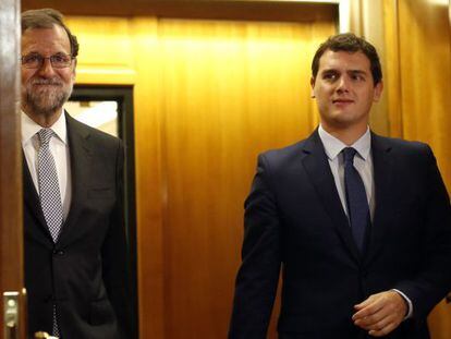 Mariano Rajoy y Albert Rivera, a su llegada a la reunión.