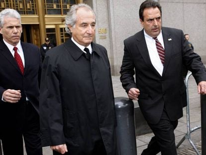 Bernard Madoff, a la salida de los juzgados de Nueva York, en 2009.