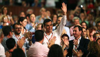 Pedro Sánchez y Tomás Gómez en el 34º Congreso Federal Extraordinario del PSOE.
