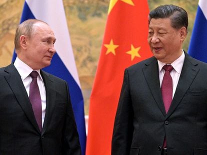 El presidente ruso, Vladímir Putin, y el presidente chino, Xi Jinping, tras su reunión en Pekín, el 4 de febrero.