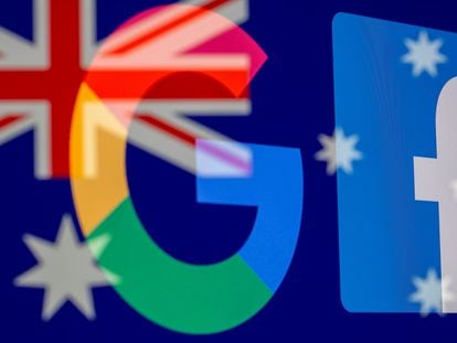 Los logos de Google y Facebook sobre una bandera australiana.