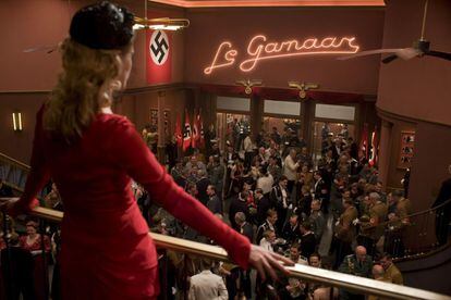 La imaginación de Tarantino conseguía reunir a la cúpula del Tercer Reich, Hitler incluido, en una sala de cine de Paris y acabar con todos ellos con permiso de la Historia contemporánea y los historiadores, en medio de una orgía de fuego y destrucción.